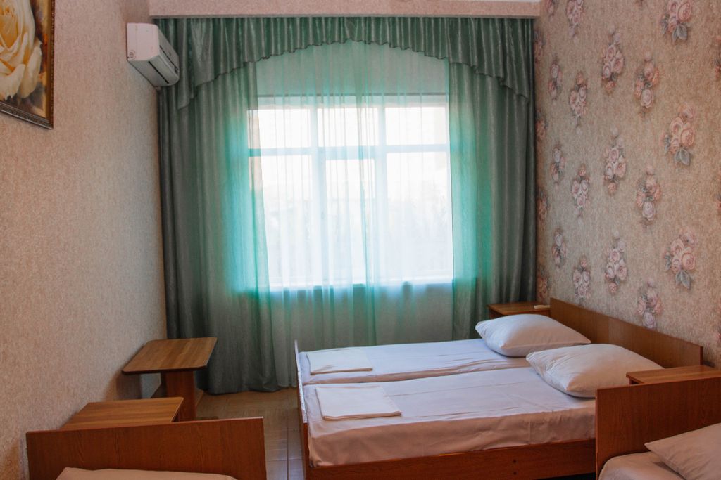 Angel — Четырёхместный номер эконом с видом на горы