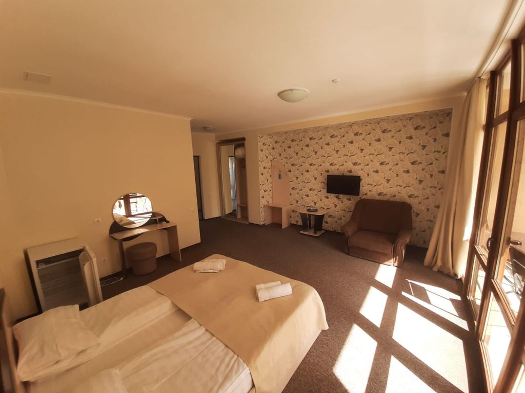 Вилла Александрия — Трёхместный номер улучшенный