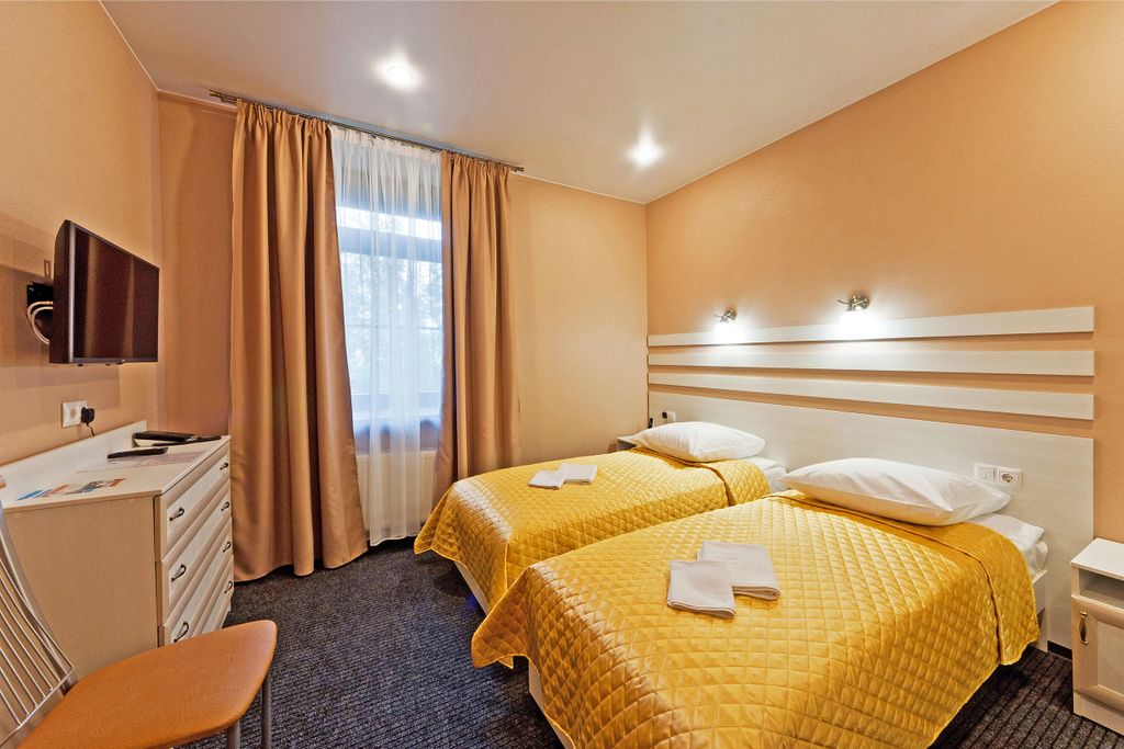 Виктория — Двухместный номер с 2 отдельными кроватями полулюкс №2