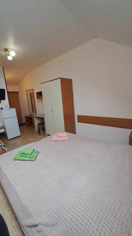 Минск — Трёхместный номер с двуспальной кроватью стандарт