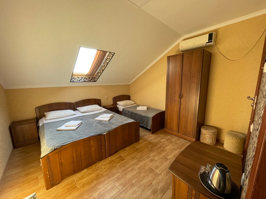 Амбассадор  Лазаревское — Трёхместный номер  с общим балконом на этаже