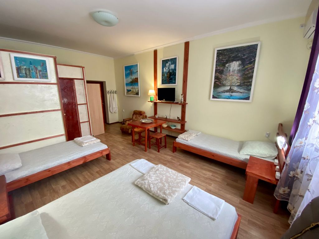 Луч-Галерея — Четырёхместный номер улучшенный