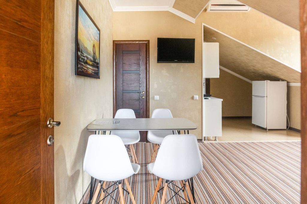 Ривер — Семейный номер двухкомнатный люкс с кухней без балкона