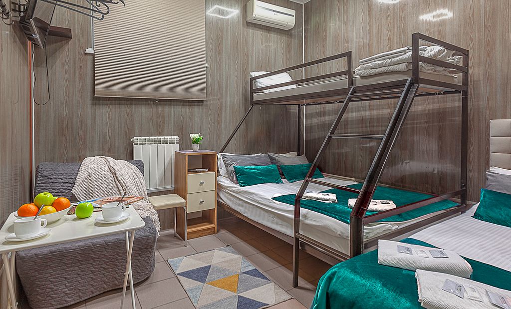 URoom мини отель — Семейный номер пятиместный эконом с общей ванной