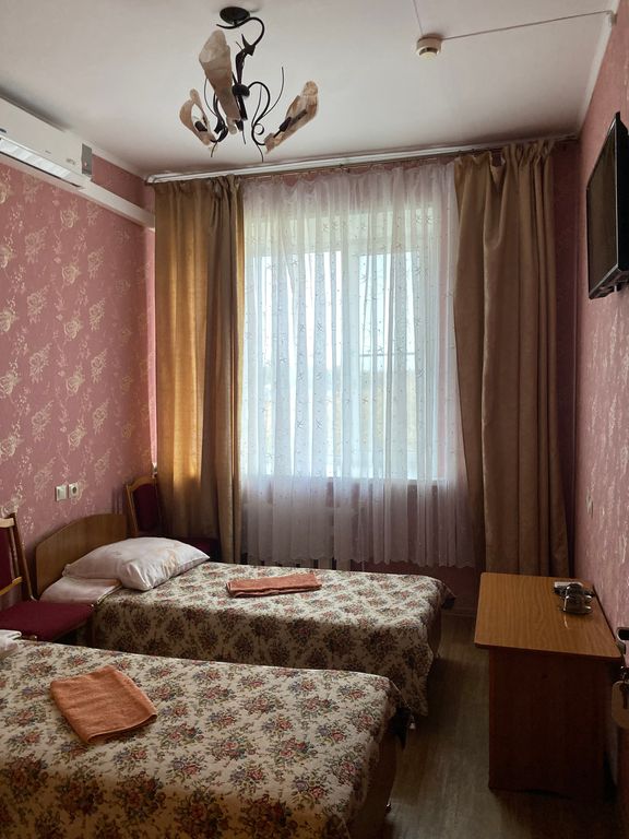 Комета — Четырёхместный номер двухкомнатный с удобствами