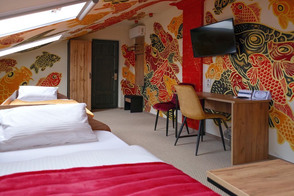 ArtBarin — Двухместный номер с 2 отдельными кроватями с авторским дизайном Золотой карп