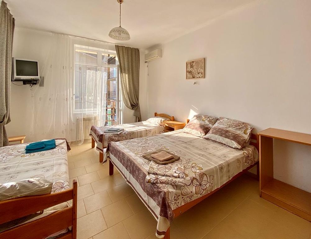 Яна — Четырёхместный номер стандарт