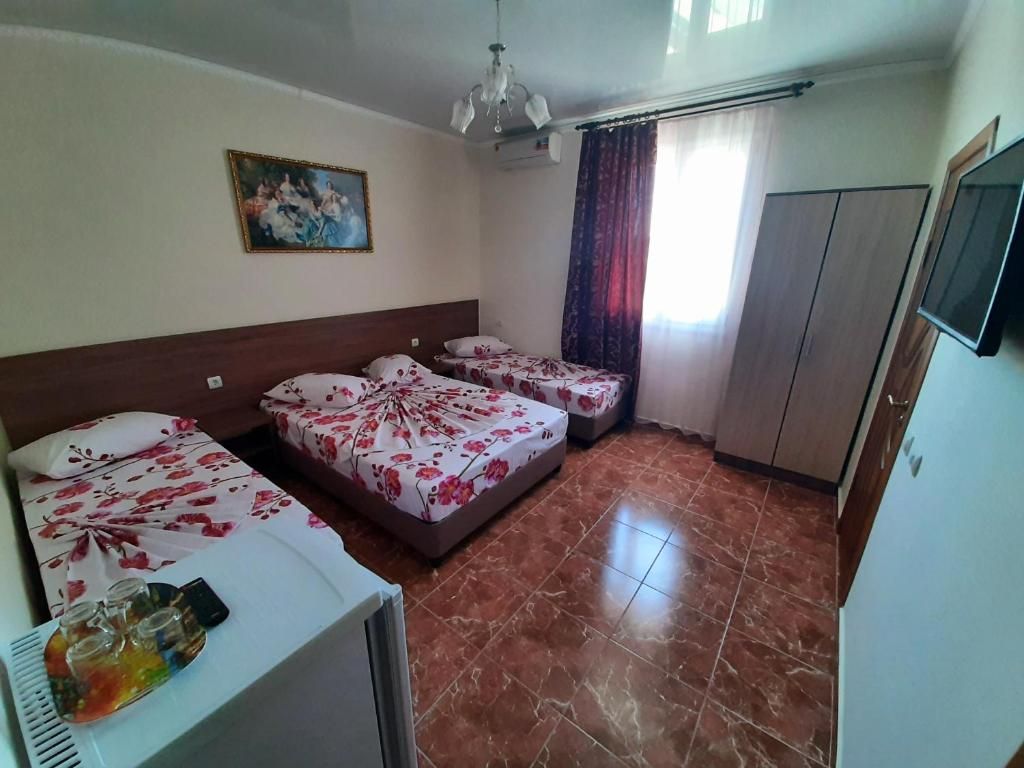 Адонис — Четырёхместный номер стандарт