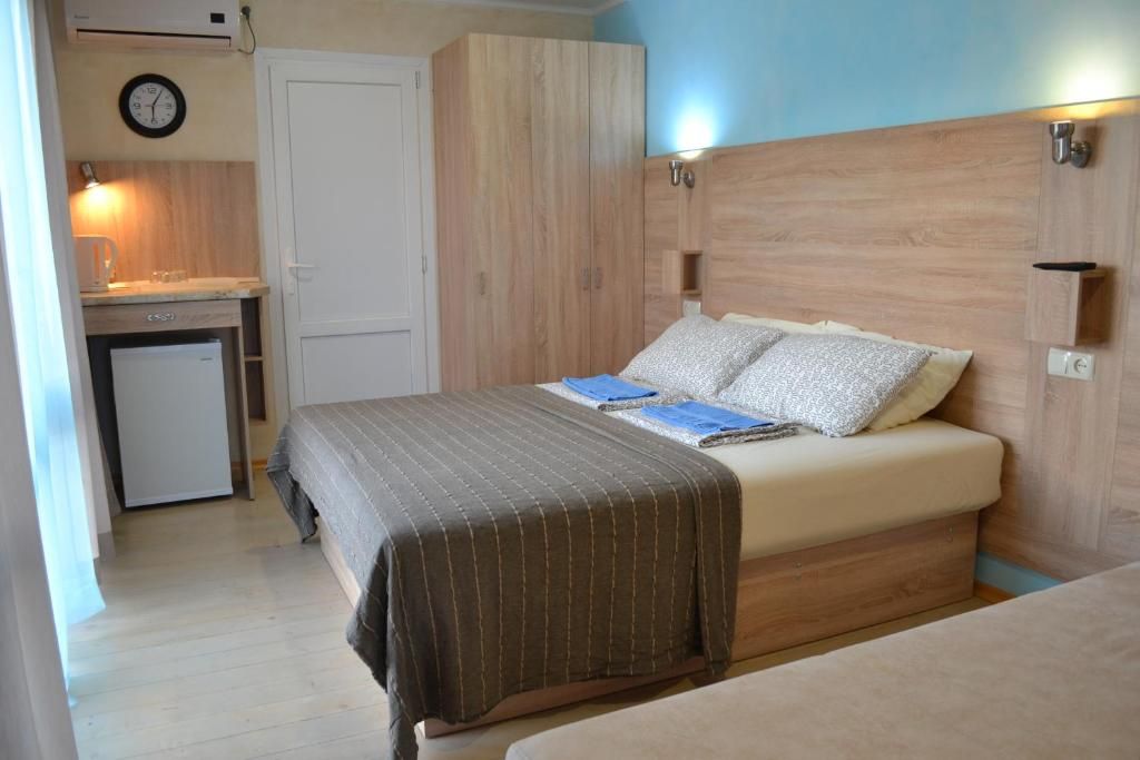 Комплекс Лазурный — Семейный номер с видом на горы