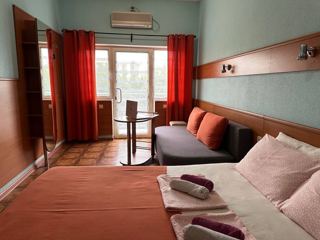 Комплекс Лазурный — Семейный номер с боковым видом на море и балконом