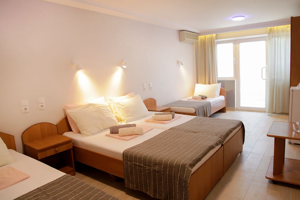 Комплекс Лазурный — Четырёхместный номер комфорт