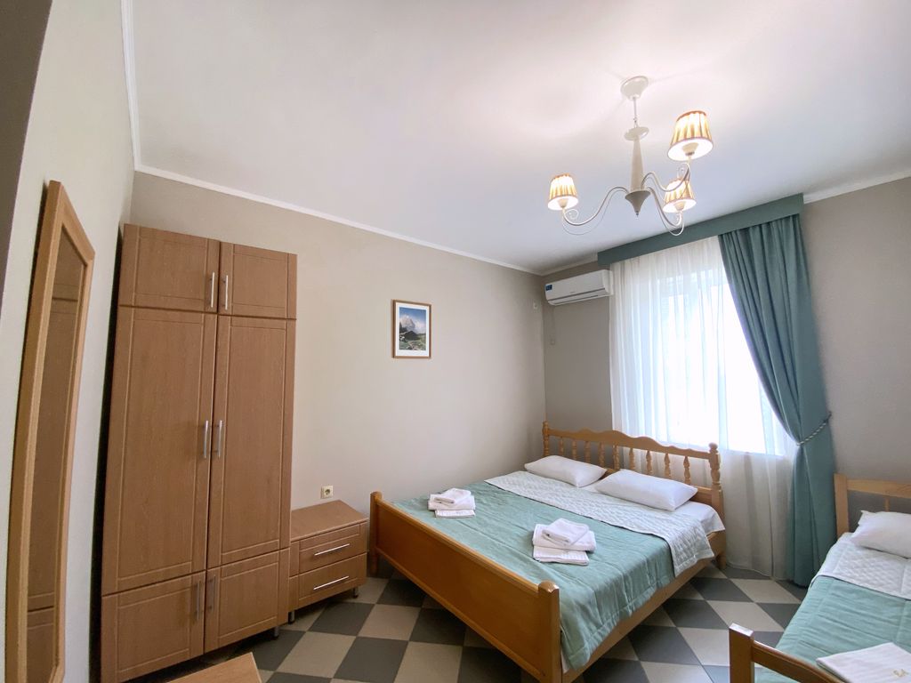 Домик у Реки — Трёхместный номер улучшенный