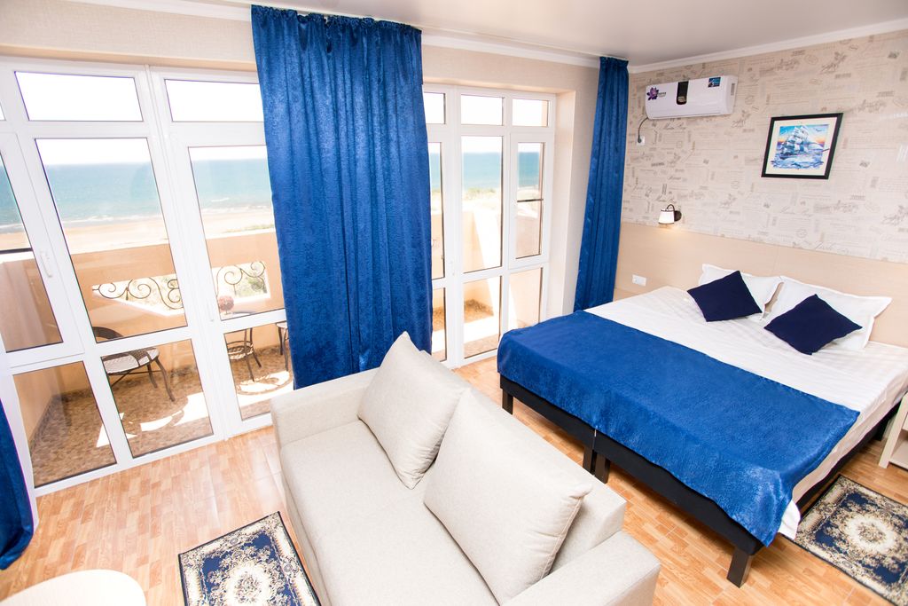 Alfa Summer — Четырёхместный номер 4-х местный «Джуниор сьют» с видом на море