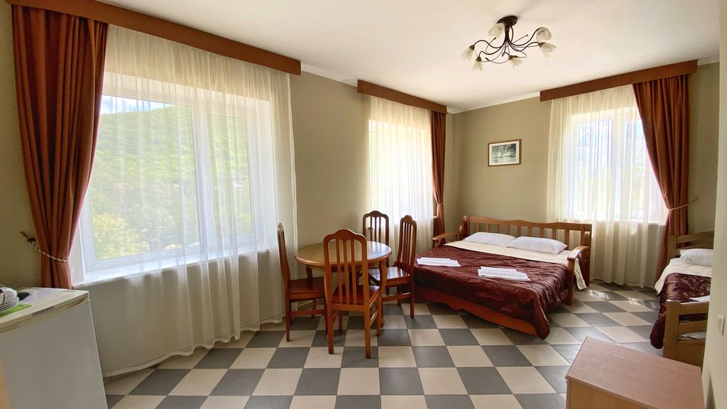 Домик у Реки — Четырёхместный номер улучшенный