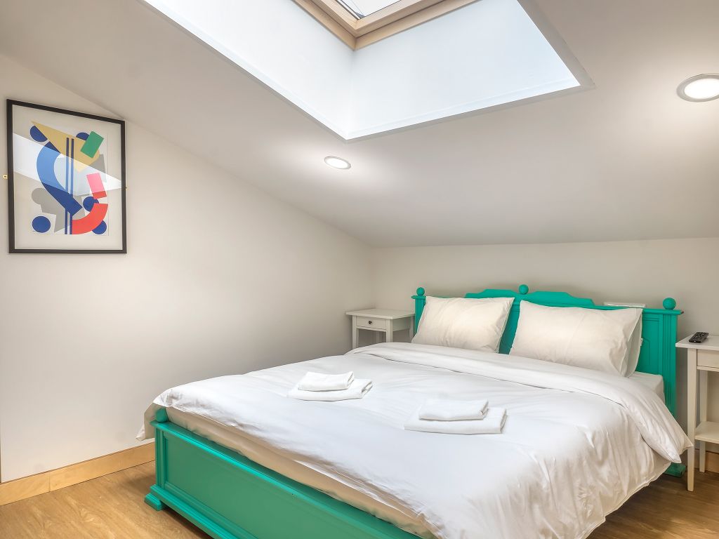 Друзья на Сенной — Двухместный номер с 1 кроватью мансардный с удобствами на этаже