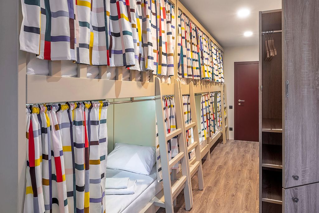 Друзья на Банковском — Многоместный смешанный номер 7-местный