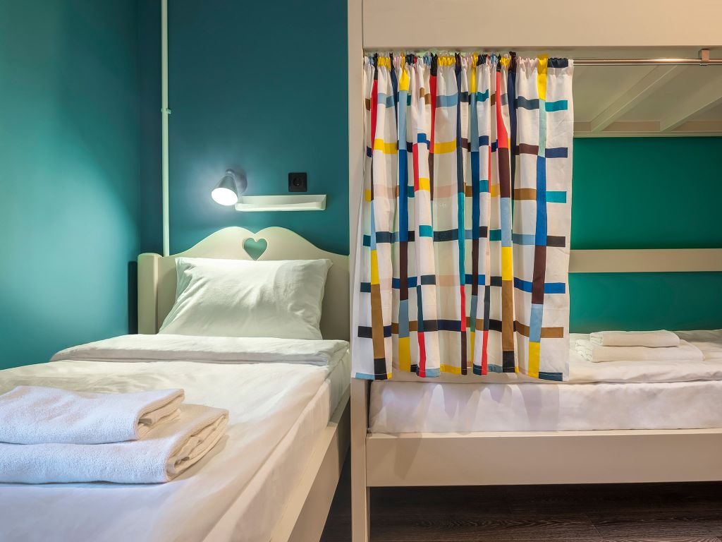 Друзья на Банковском — Многоместный смешанный номер 7-местный