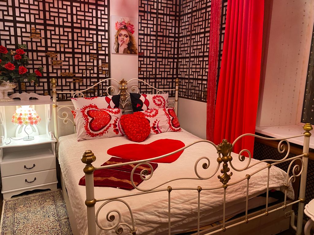 Ворота Солнца — Семейный номер эконом номер Роза с красивым видом на город