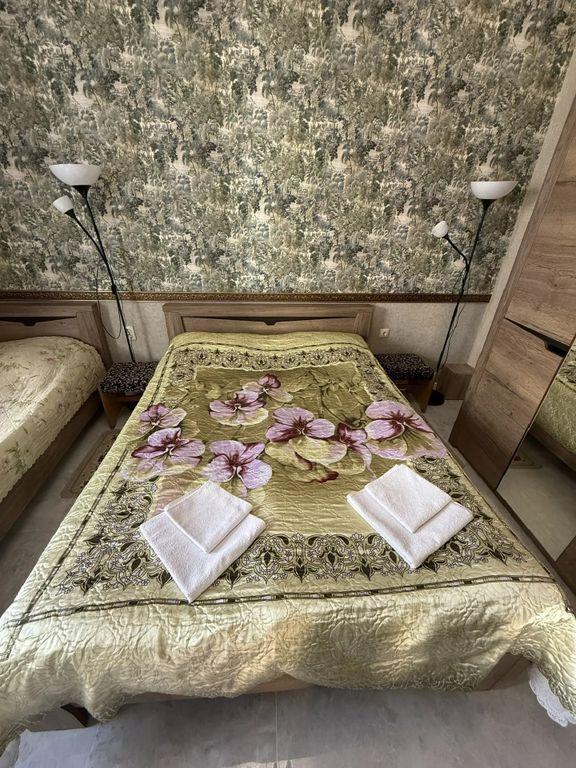 Дом на Крупской 1 — Четырёхместный номер с видом на сад