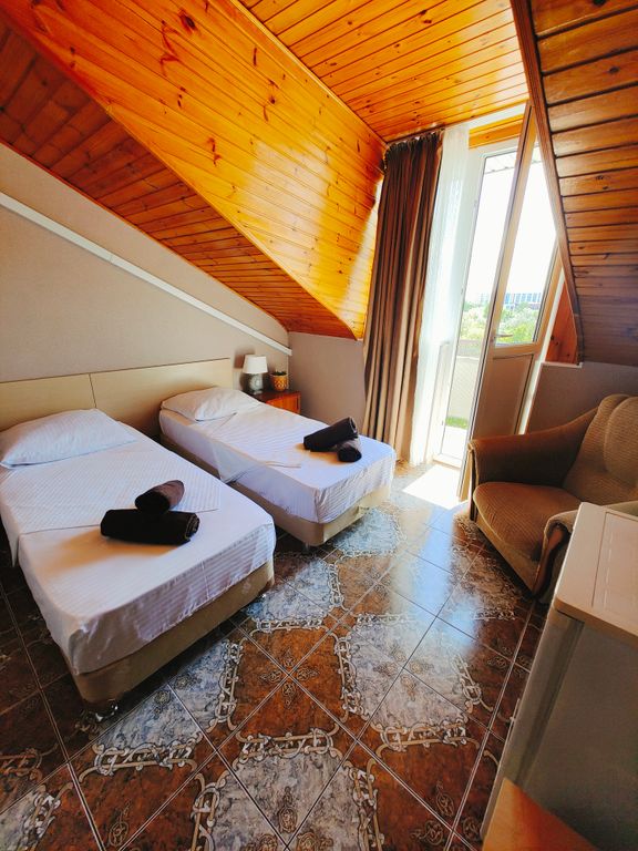 Амар — Двухместный номер с 2 отдельными кроватями с балконом