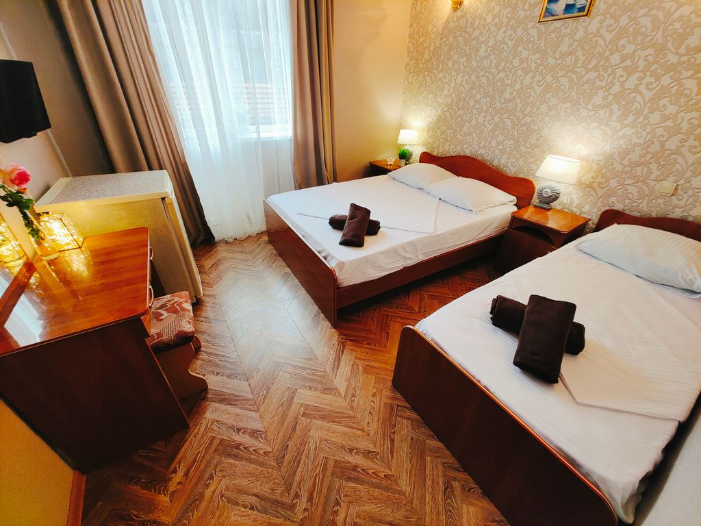 Амар — Трёхместный номер с балконом