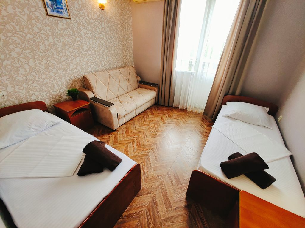 Амар — Четырёхместный номер с балконом