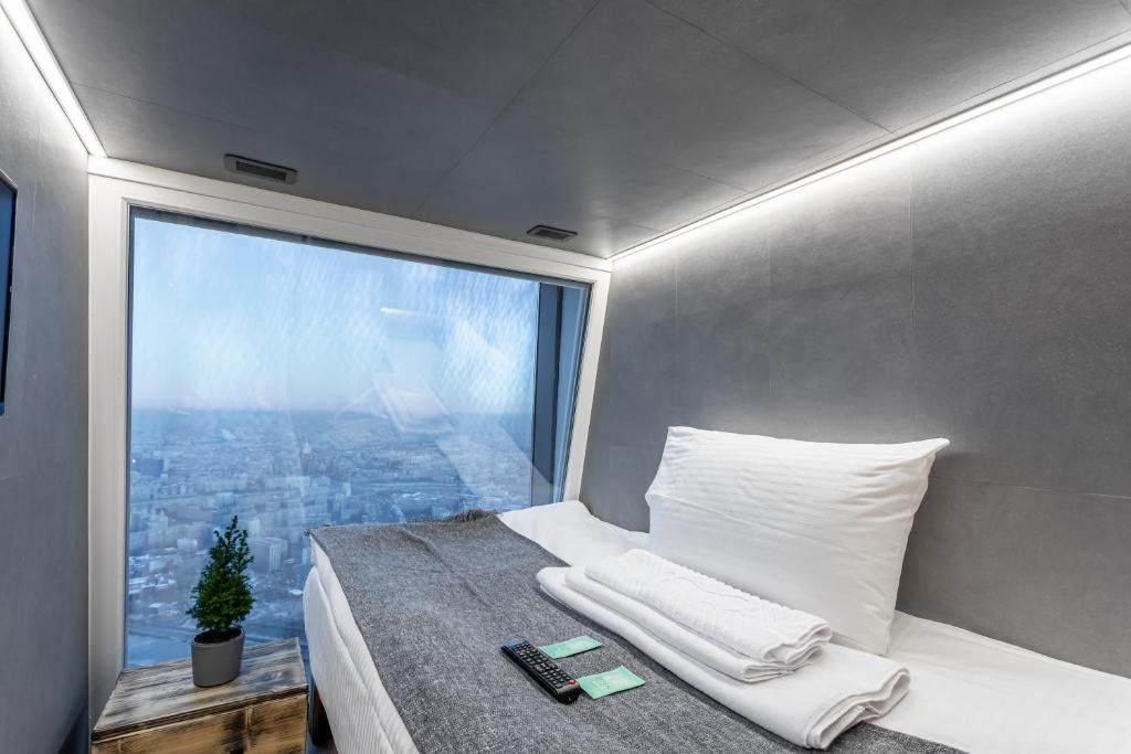 Dot Space 84 — Одноместный номер верхний капсульный standard с панорамным видом с 84го этажа