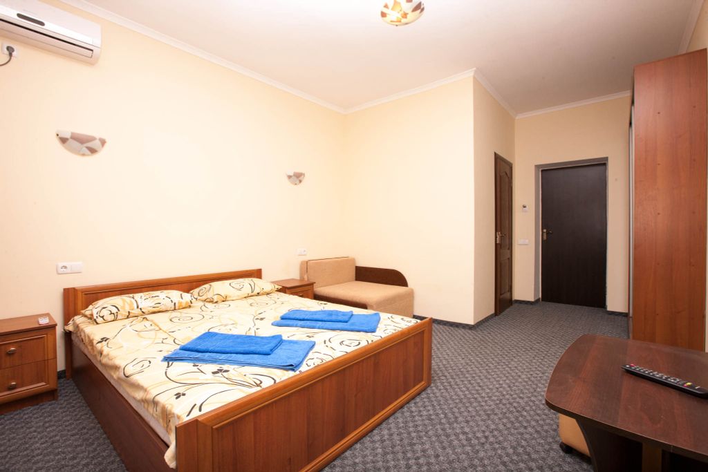 Эдие — Трёхместный номер улучшенный