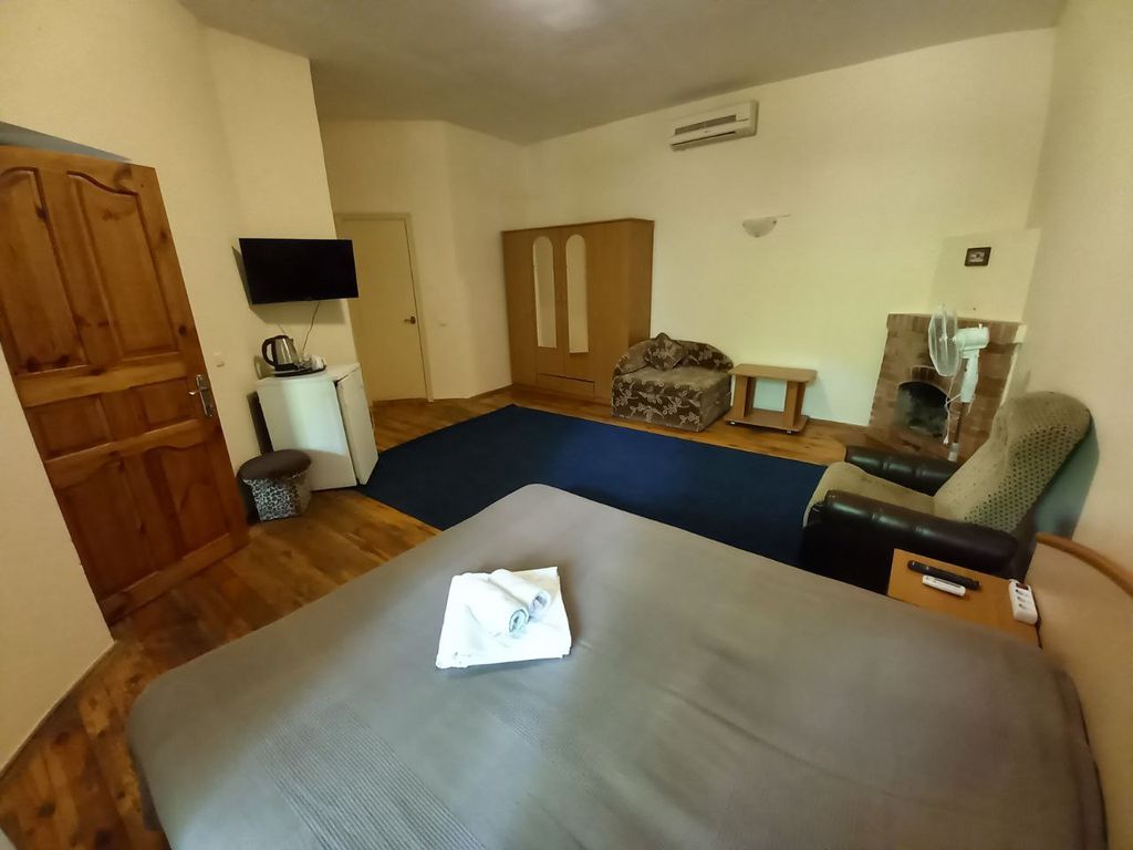 Адмиральский — Трёхместный номер улучшенный