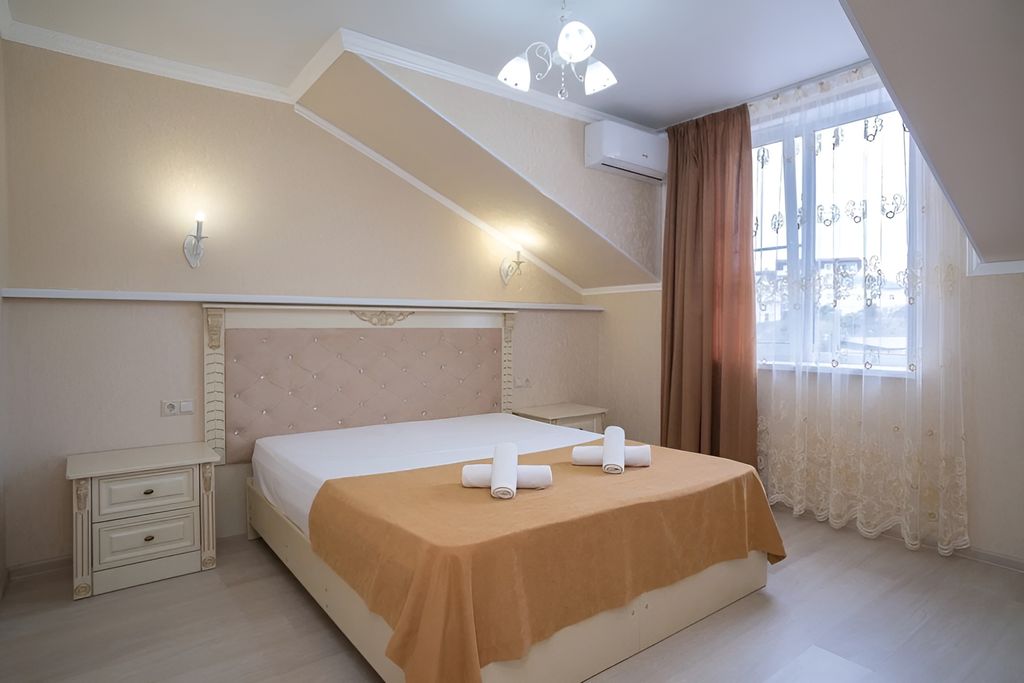 MoreLeto — Четырёхместный номер полулюкс без балкона двухкомнатный