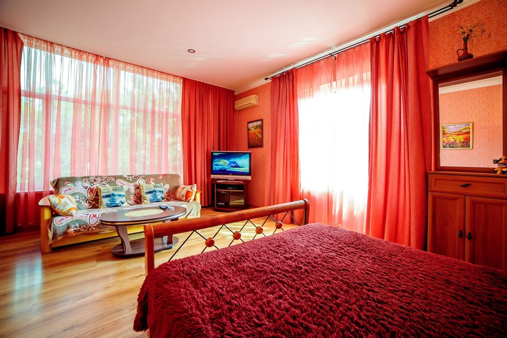 Виктория — Апартаменты с балконом и кухней (4.4)