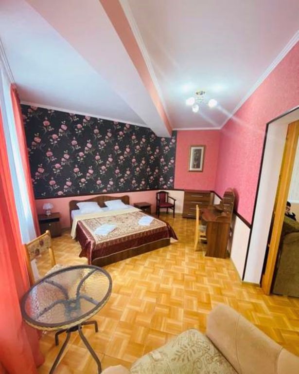 София — Четырёхместный номер двухкомнатный стандарт