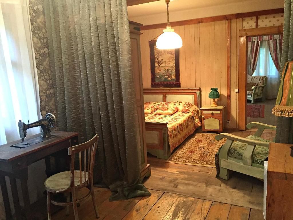 Чеховская дача — Семейный номер люкс верандой и с красивым видом из окна