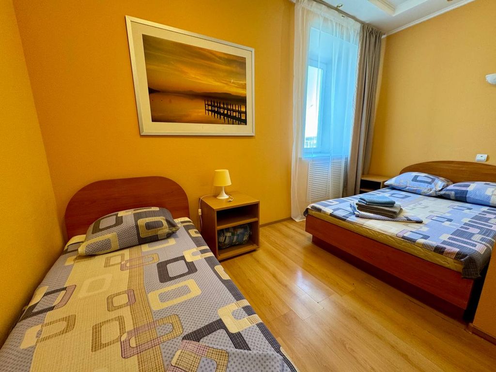 Гостиный дворик — Двухместный номер с 2 отдельными кроватями семейный 2х спальная и 1 спальная кровать