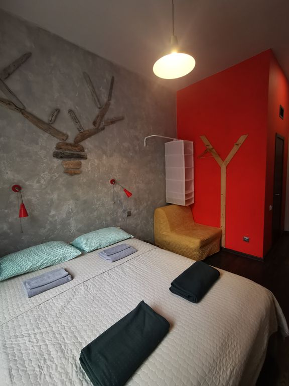 YagelHostel — Трёхместный номер с санузлом VIP3