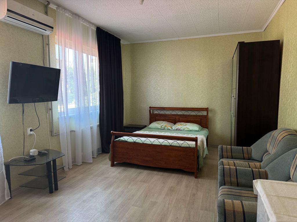 Диана — Семейный номер эконом с видом на город