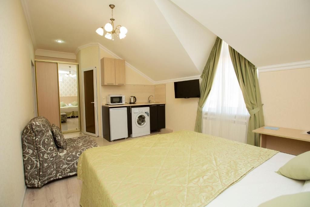 Лора — Трёхместный номер стандарт