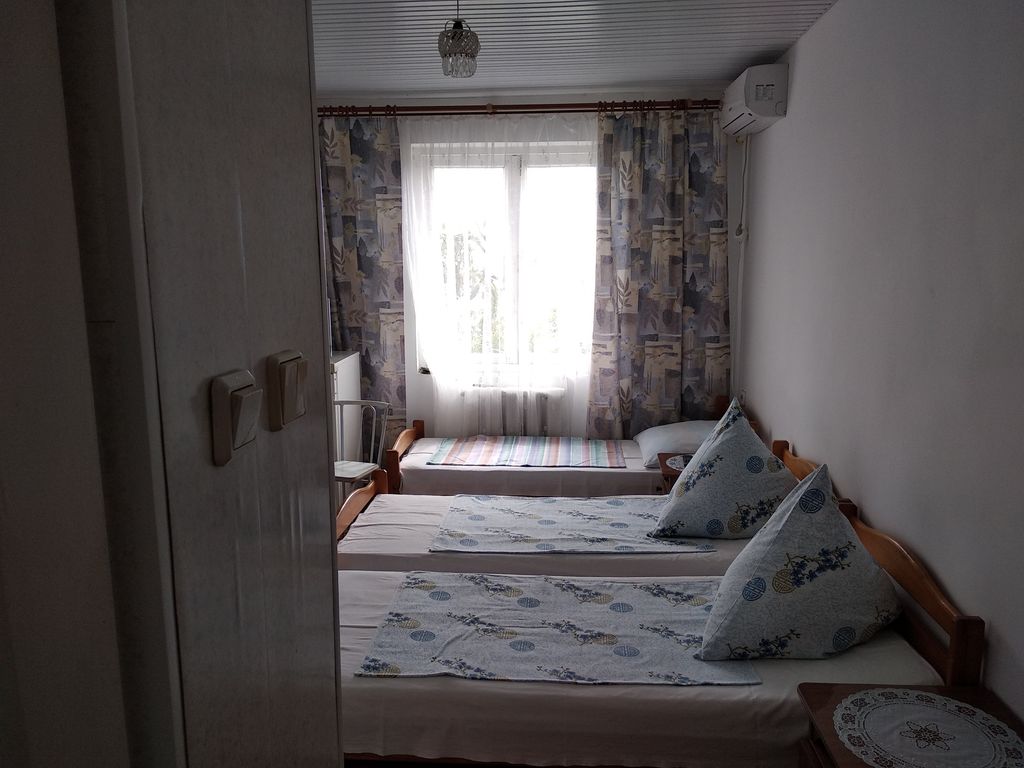 Валера и Люба — Трёхместный номер  с кондиционером