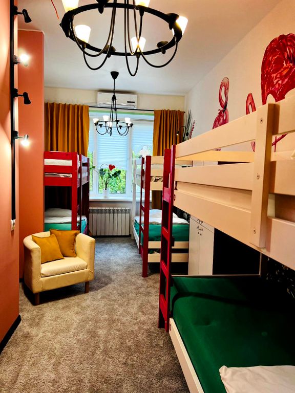 HDhostel — Многоместный женский номер спальное место на двухъярусной кровати в общем номере для женщин эконом (душ/туалет общий)