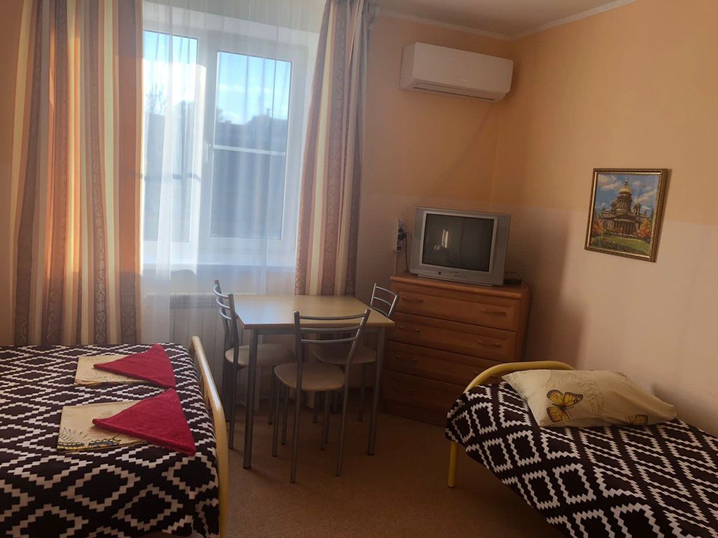 Наш Дом — Трёхместный номер с кондиционером