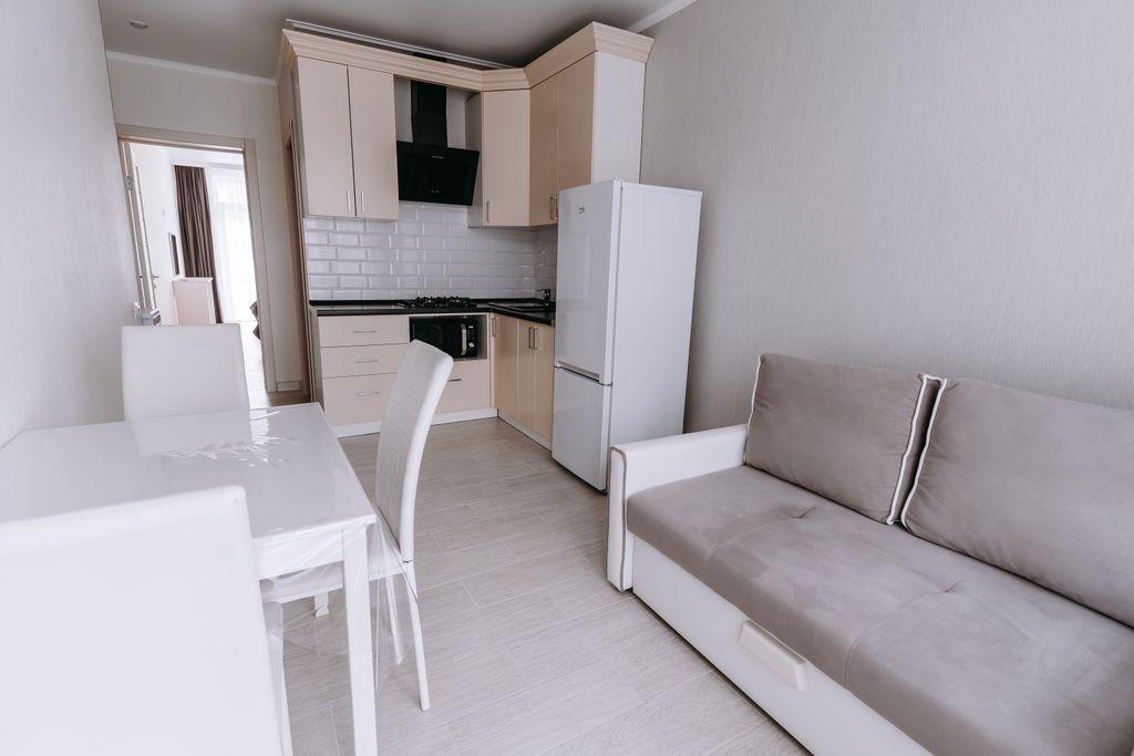 Theo luxury apartaments — Апартаменты однокомнатные на первом этаже