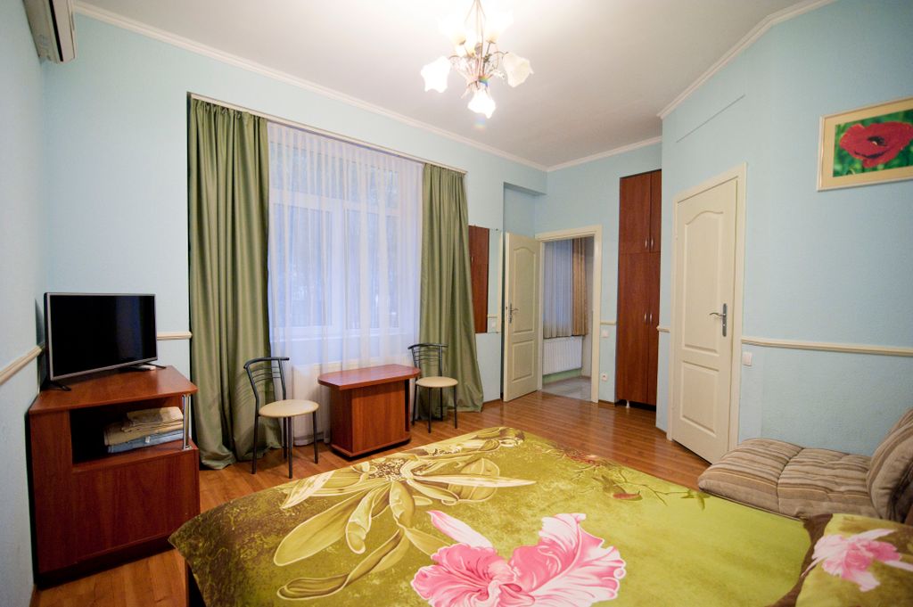 Сердце Ялты — Уютный у моря 5 комнат на 12 человек со своим двором и парковкой