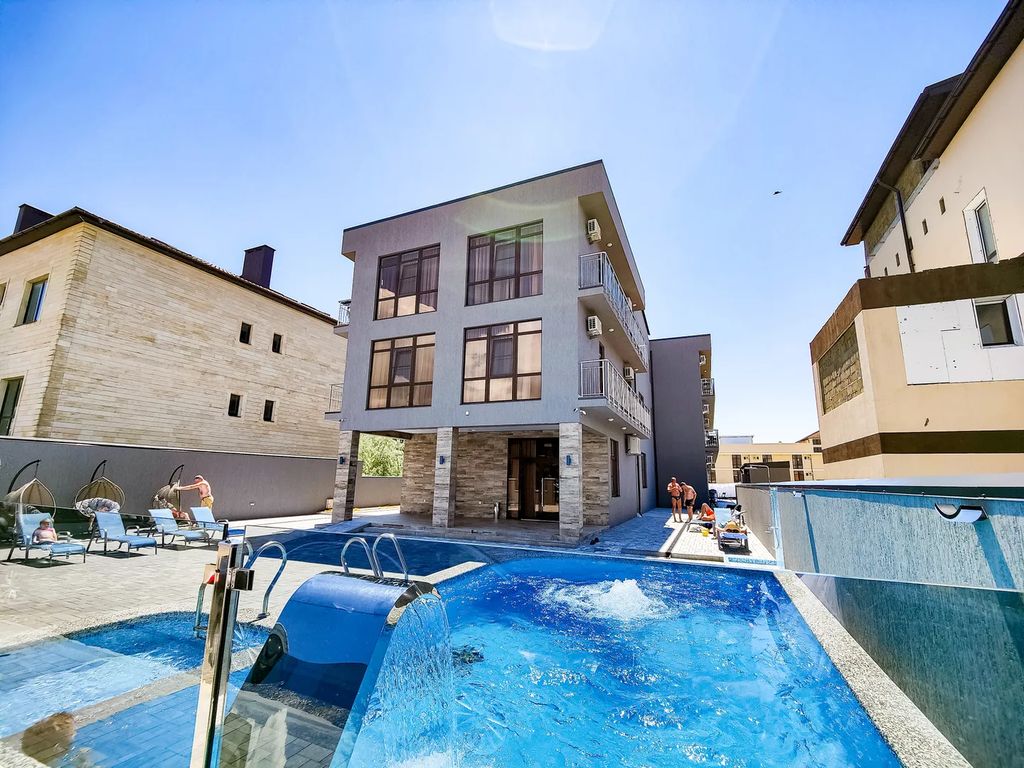 Элита 2 — Трёхместный номер улучшенный