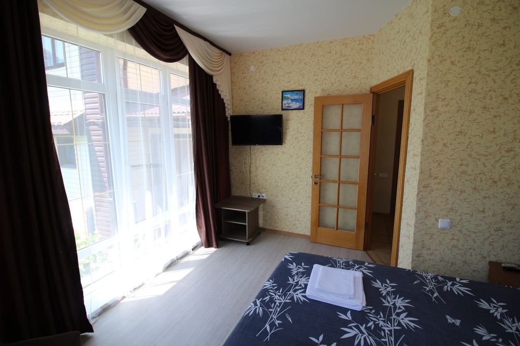 Версаль — Семейный номер двухкомнатный на 4-5 человек