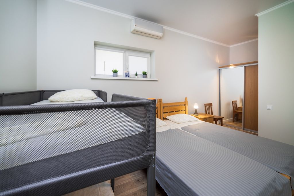 Абрикос — Четырёхместный номер стандарт с двухъярусной кроватью