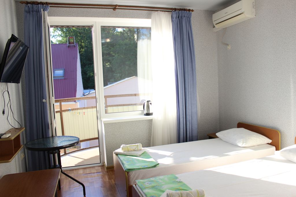 У мамы — Двухместный номер с 2 отдельными кроватями с видом на море на третьем этаже