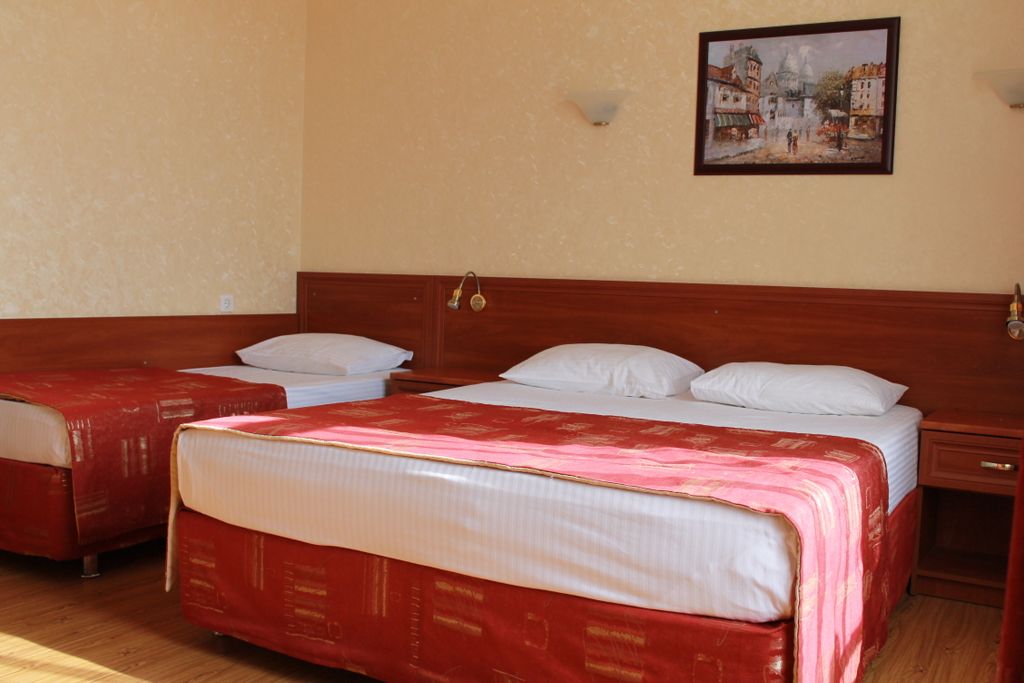 de Paris — Трёхместный номер Комфорт с французским балконом