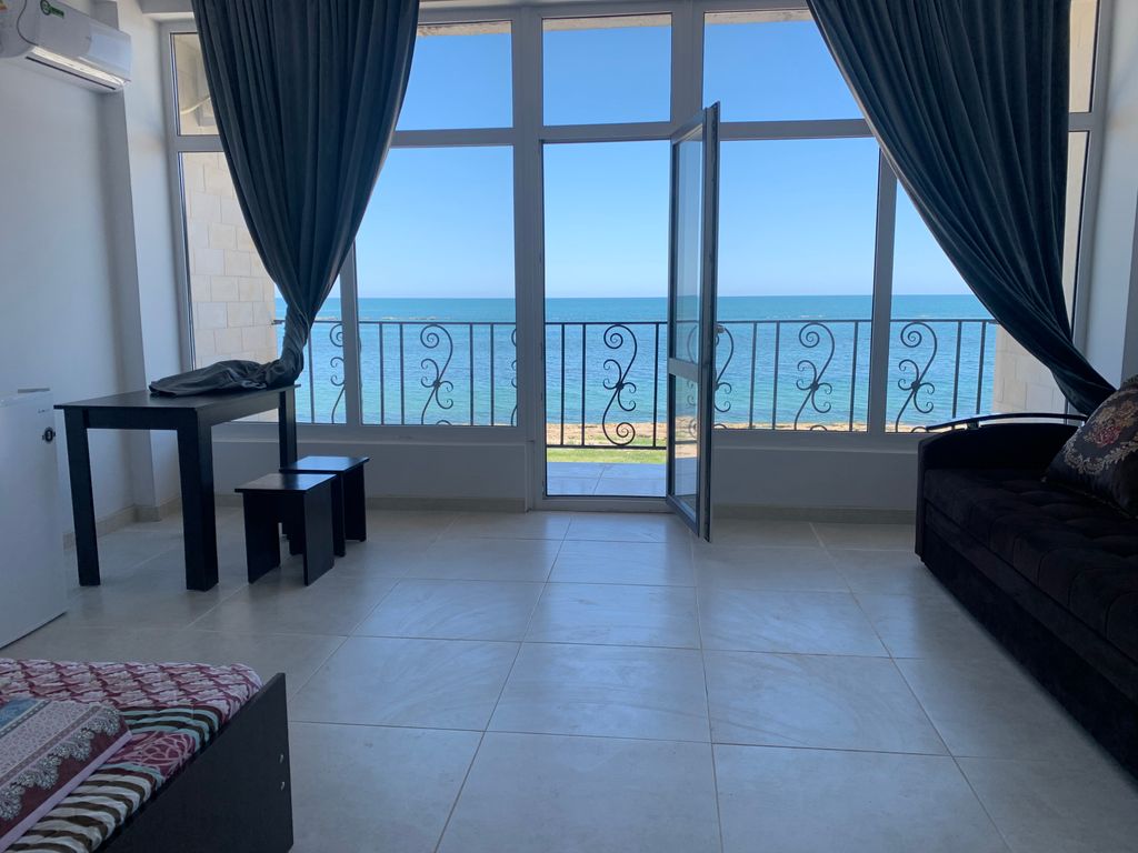 Берег — Четырёхместный номер улучшенный с видом на море