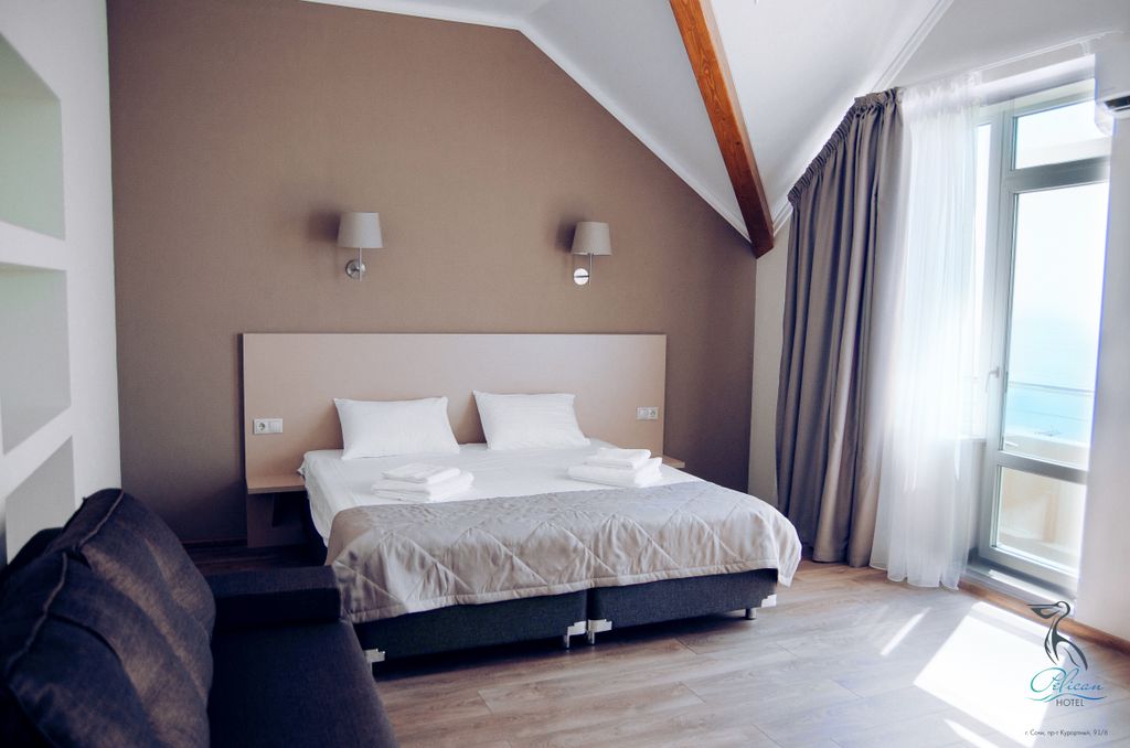 Пеликан — Трёхместный номер люкс с видом на море