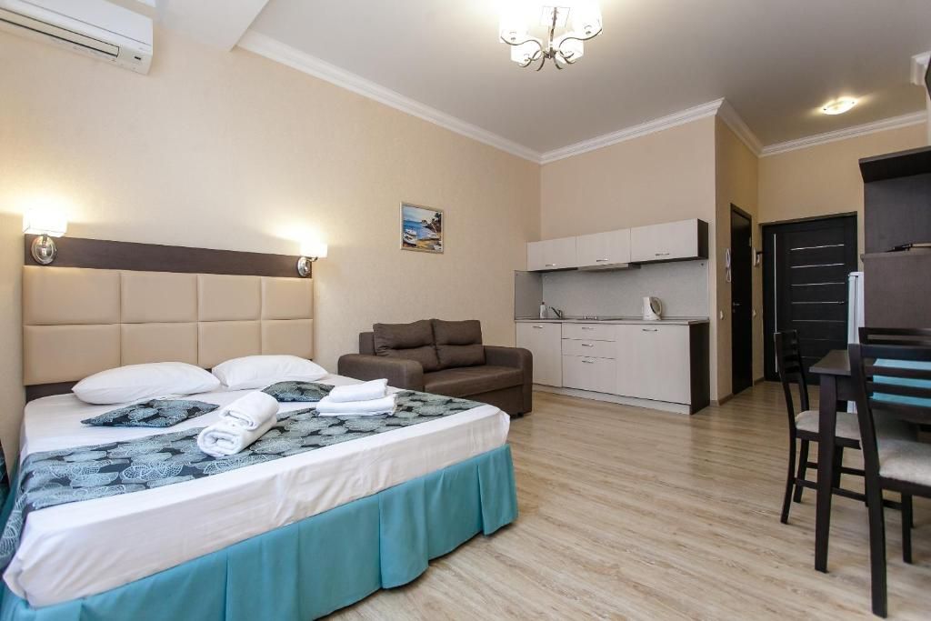 Cветлана — Семейный номер улучшенный с видом на город